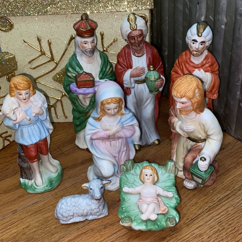 Brinn’s ceramic nativity set 9 piece